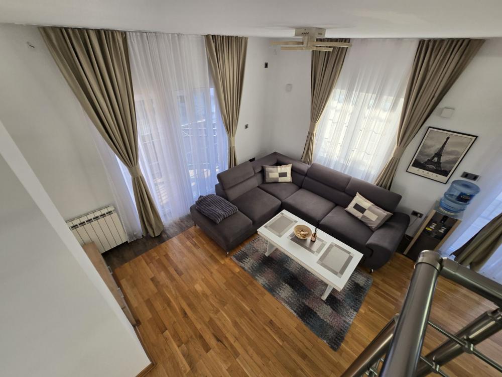 Slika 4 - Ugrinovački put 12. deo,  Kuća za izdavanje, 324m2, 1.700€