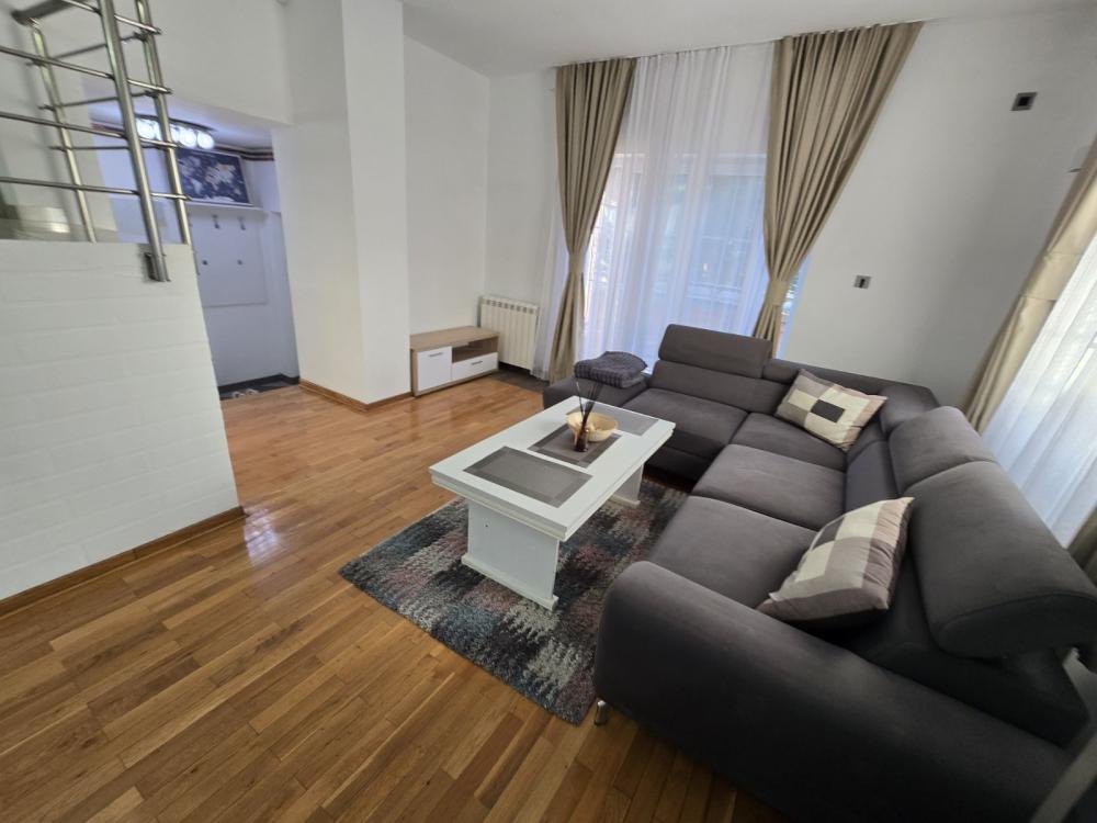 Slika 5 - Ugrinovački put 12. deo,  Kuća za izdavanje, 324m2, 1.700€