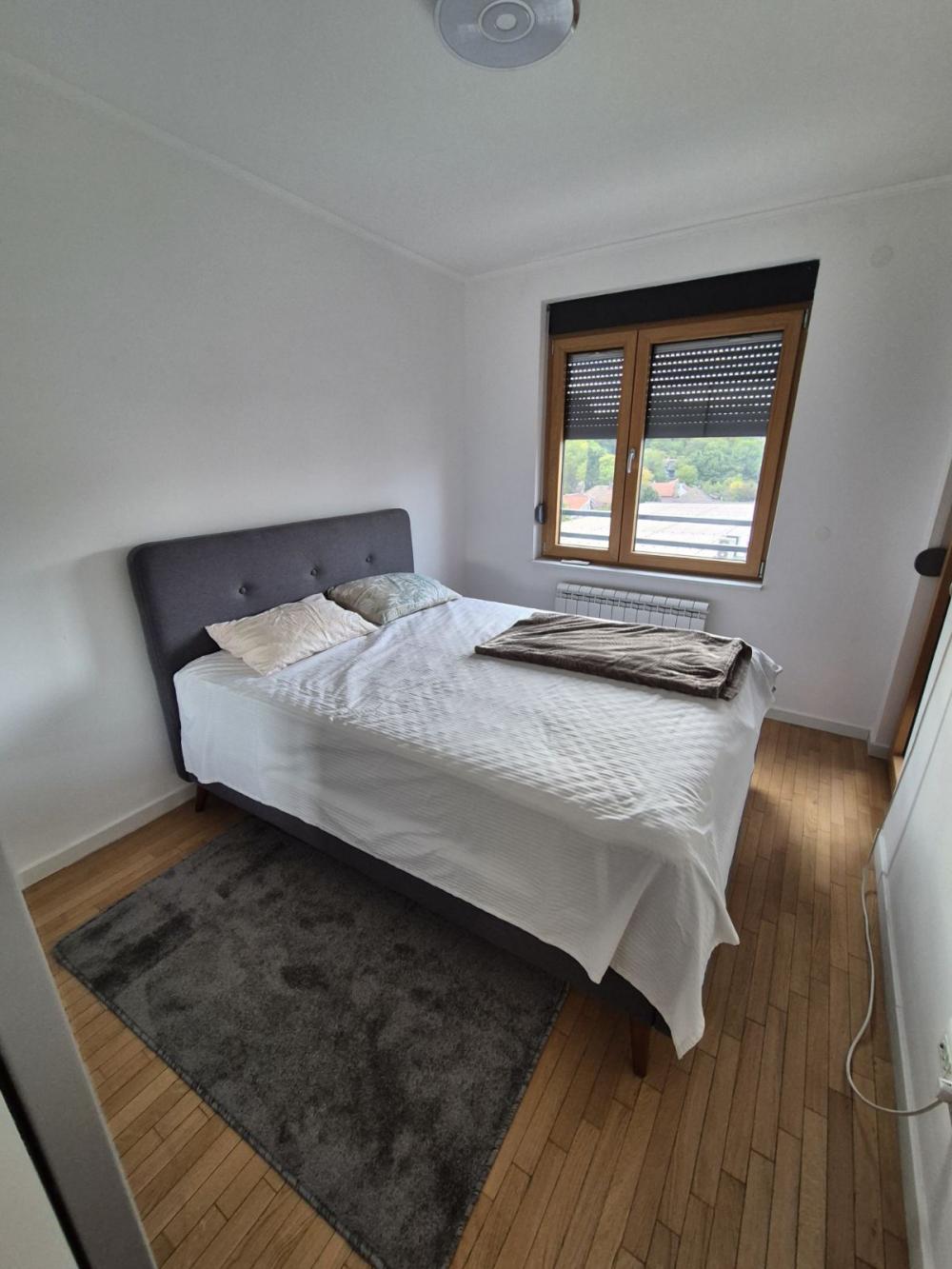 Slika 11 - Petra Kočića, Trosoban stan za izdavanje, 80m2, 1.100€