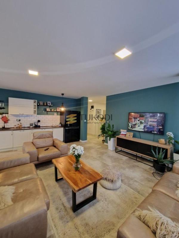 Slika 1 - Četvorosoban stan za izdavanje, 146m2, 1.600€