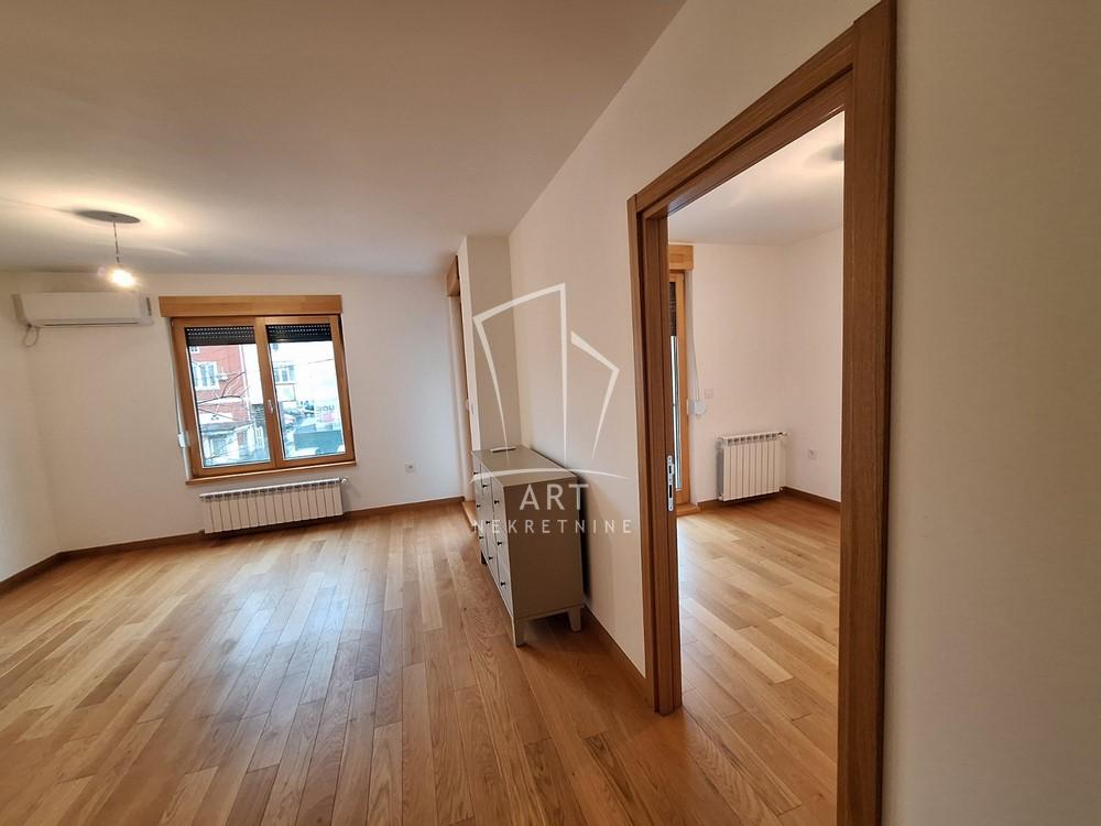 Slika 5 - Cara Dušana,  Lokal za izdavanje, 46m2, 600€