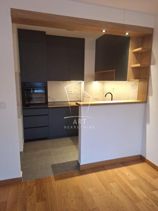 Slika 2 - Cara Dušana,  Lokal za izdavanje, 46m2, 600€