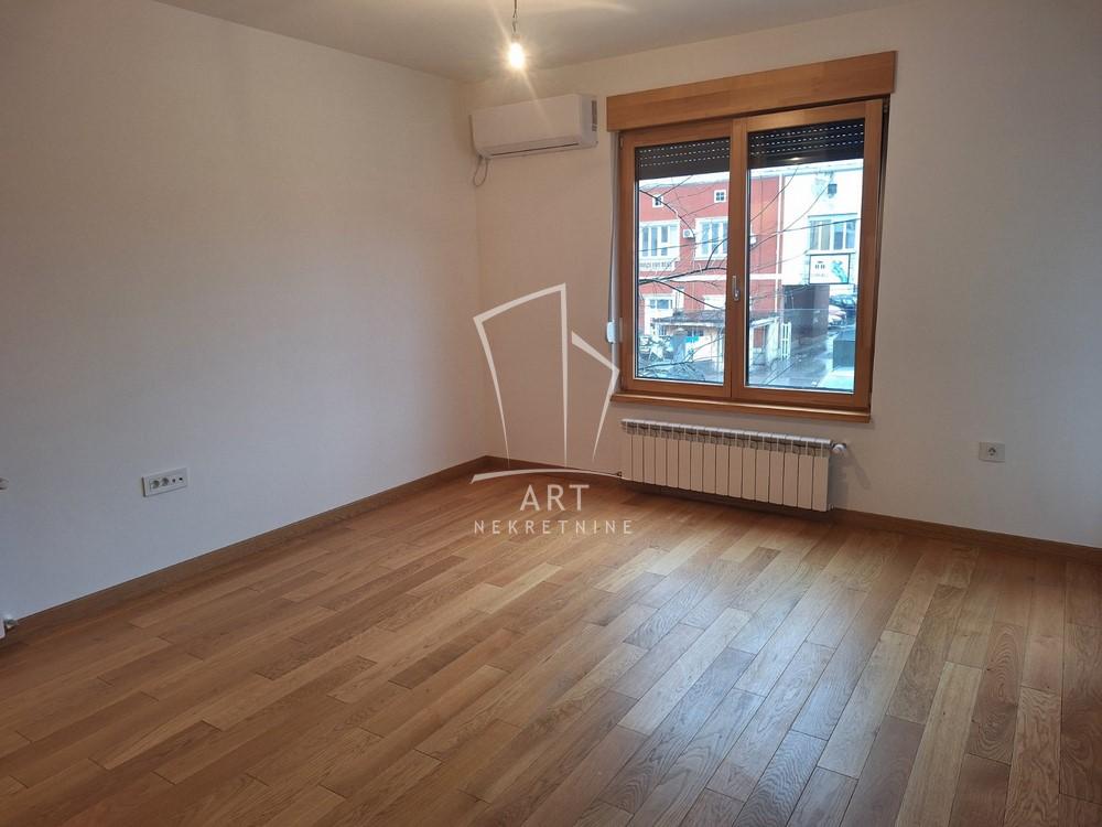 Slika 6 - Cara Dušana,  Lokal za izdavanje, 46m2, 600€