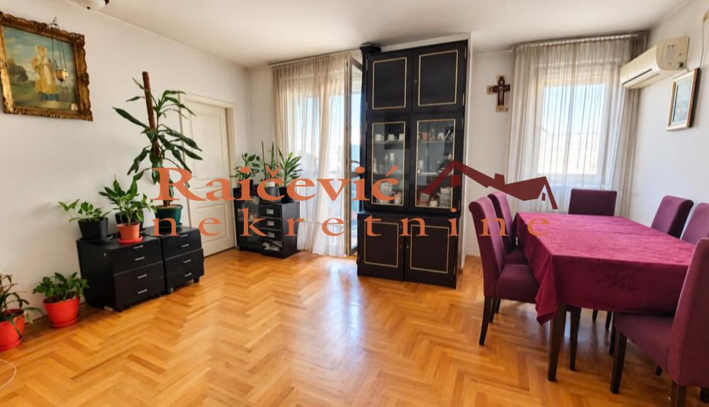 Slika 1 - Porecka, Četvorosoban stan na prodaju, 81m2, 320.000€