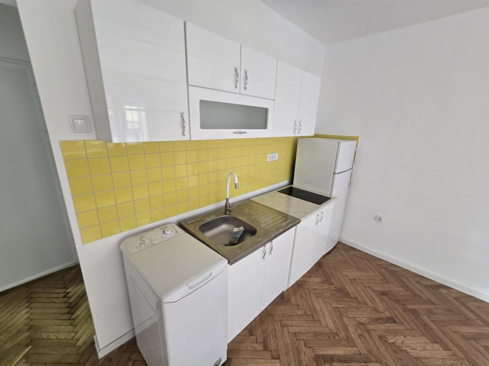 Slika 1 - Cara Dušana, Jednosoban stan za izdavanje, 25m2, 500€