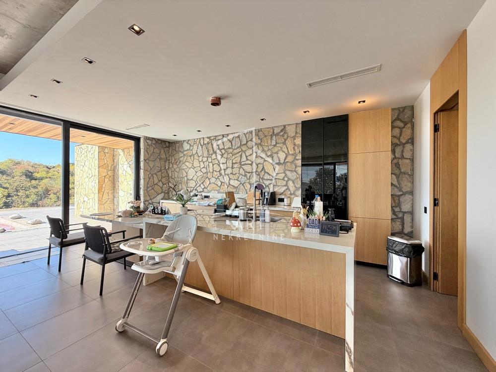 Slika 3 - Put za Markoviće,  Kuća na prodaju, 398m2, 1.700.000€