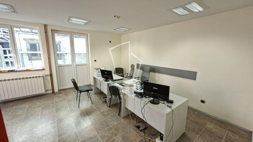 Slika 6 - Ugrinovačka,  Lokal za izdavanje, 408m2, 2.500€