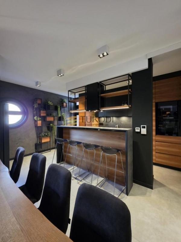 Slika 5 - Četvorosoban stan za izdavanje, 137m2, 2.800€