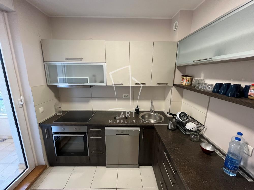 Slika 9 - Mihaila Avramovića,  Lokal za izdavanje, 99m2, 1.200€