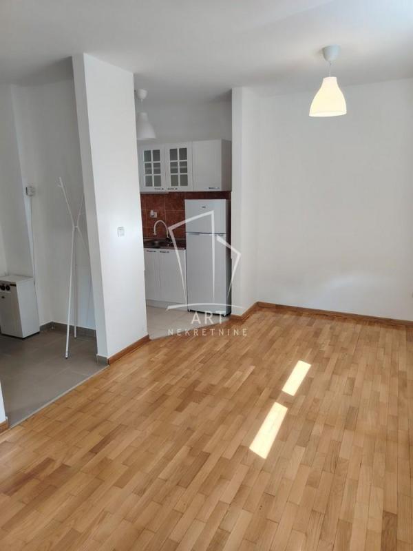 Slika 1 - Šilerova, Jednoiposoban stan za izdavanje, 38m2, 650€
