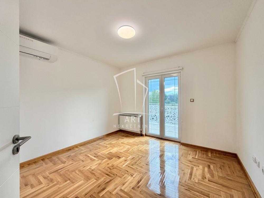 Slika 11 - Atika,  Kuća za izdavanje, 418m2, 3.000€
