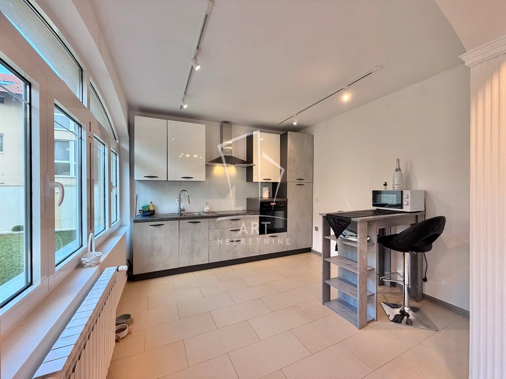 Slika 3 - Atika,  Kuća za izdavanje, 418m2, 3.000€
