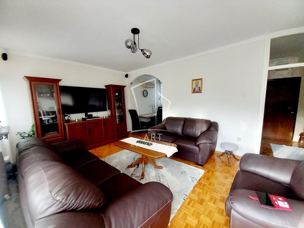 Slika 2 - Julije Delere, Trosoban stan za izdavanje, 70m2, 700€
