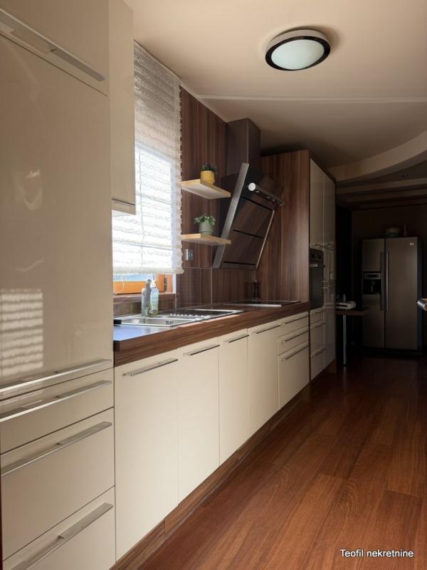Slika 3 - Rade Končara,  Kuća na prodaju, 250m2, 199.500€