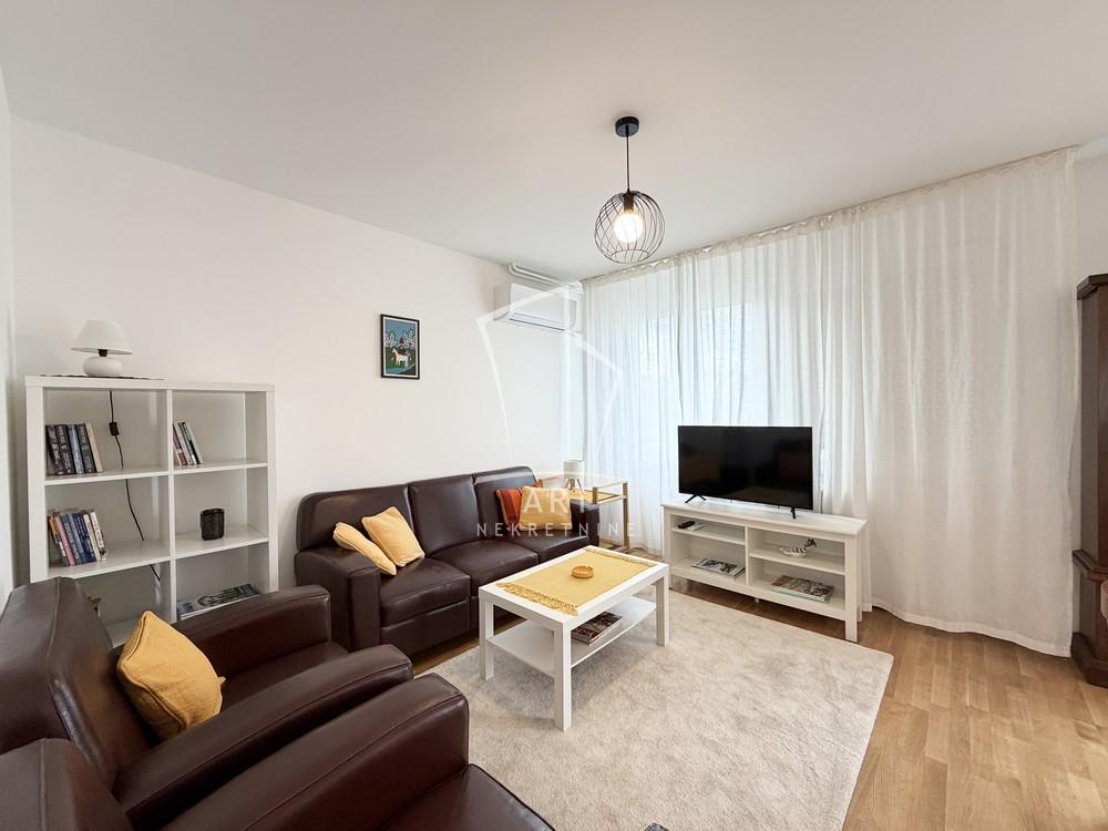 Slika 1 - Cara Uroša, Dvosoban stan za izdavanje, 56m2, 800€
