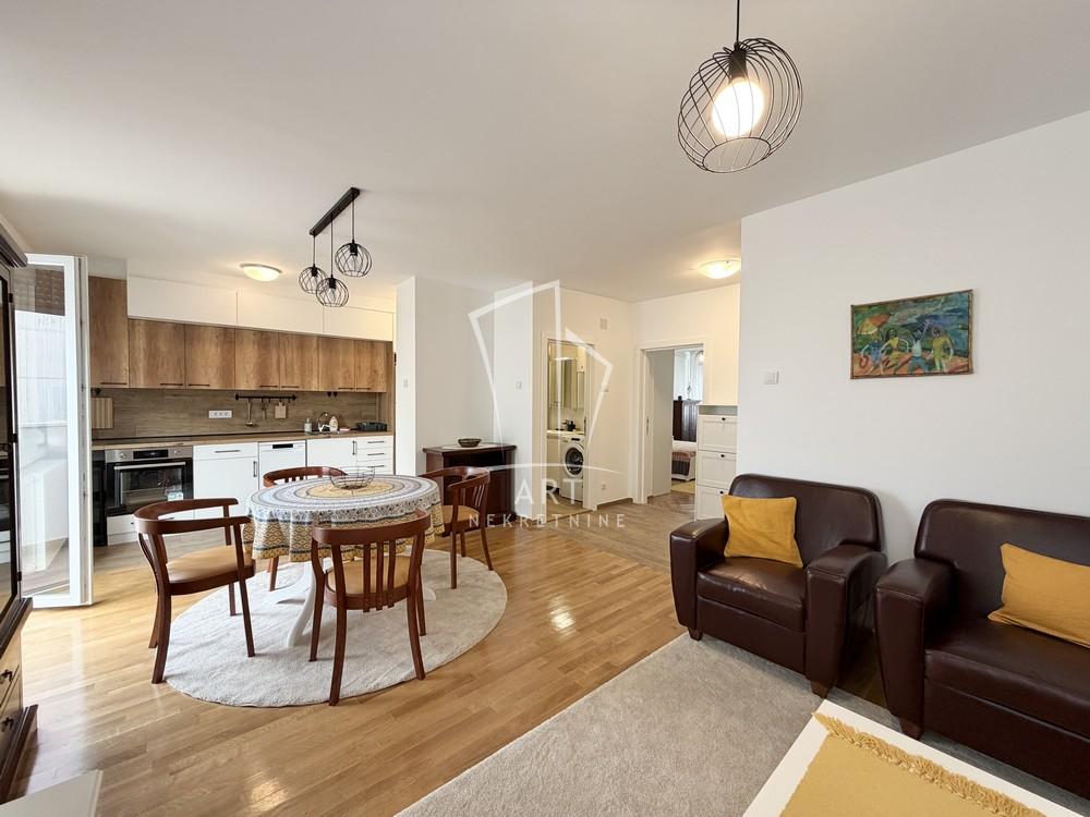 Slika 2 - Cara Uroša, Dvosoban stan za izdavanje, 56m2, 800€