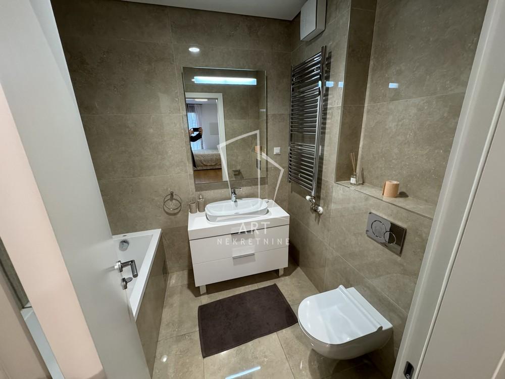 Slika 6 - Kneza Miloša, Trosoban stan za izdavanje, 88m2, 2.500€