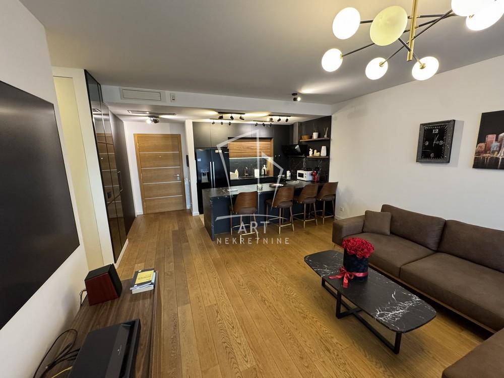 Slika 1 - Kneza Miloša, Trosoban stan za izdavanje, 88m2, 2.500€