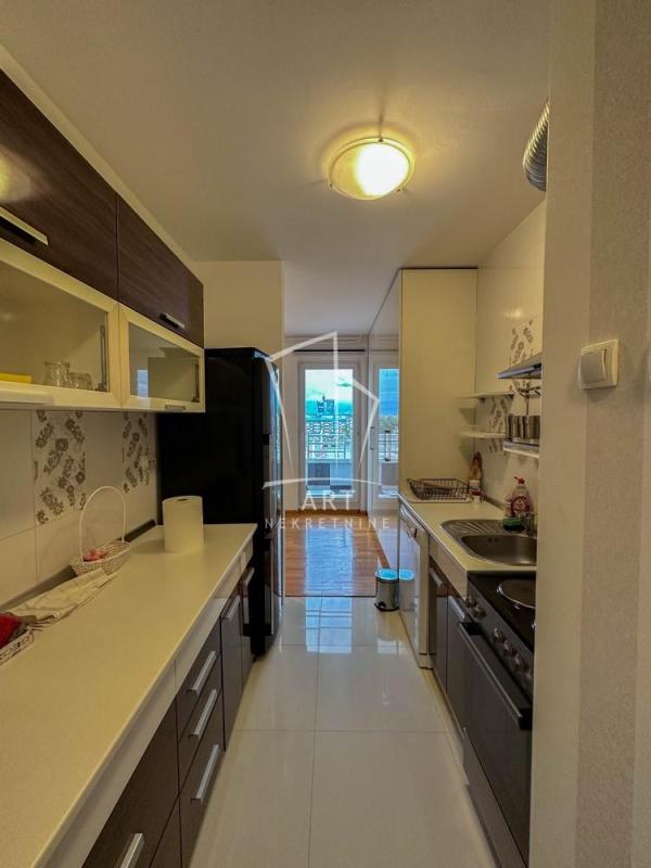 Slika 4 - Antifašističke borbe, Jednoiposoban stan za izdavanje, 59m2, 850€
