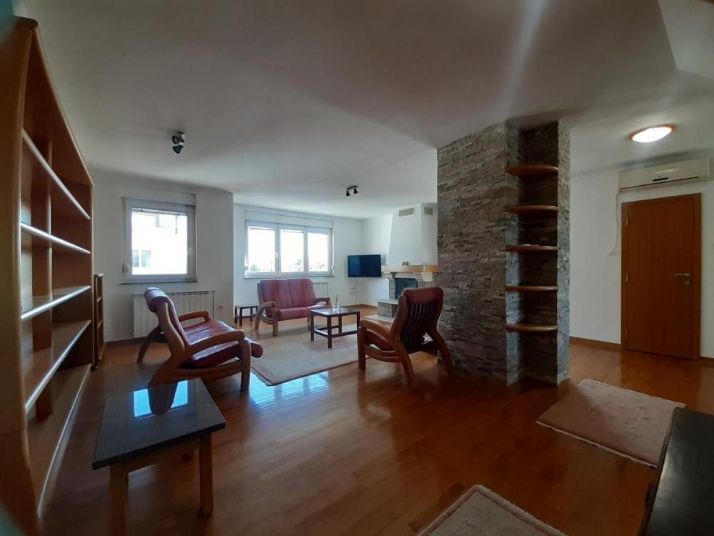 Slika 1 - Četvorosoban stan za izdavanje, 150m2, 1.000€