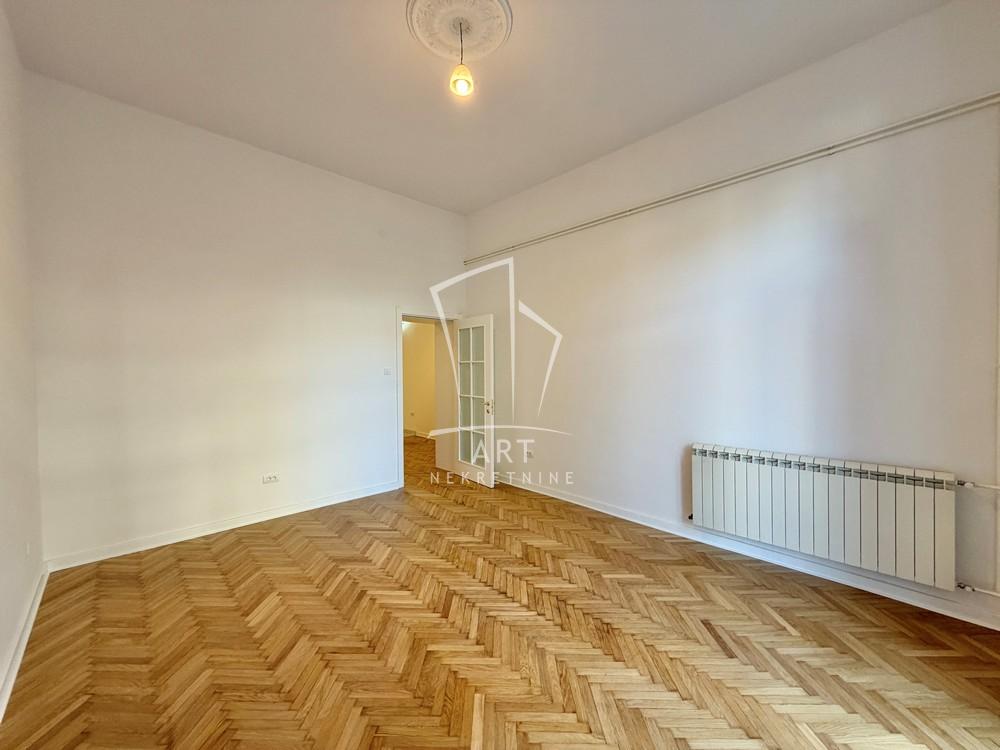 Slika 1 - Strahinjića Bana, Trosoban stan za izdavanje, 69m2, 1.300€
