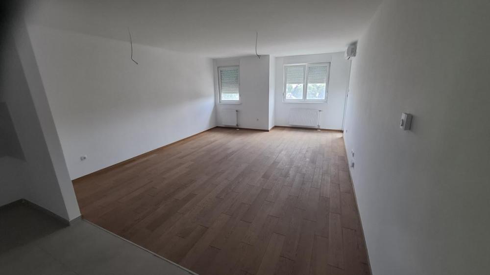 Glavna slika -Trosoban stan za izdavanje, 89m2, 700€