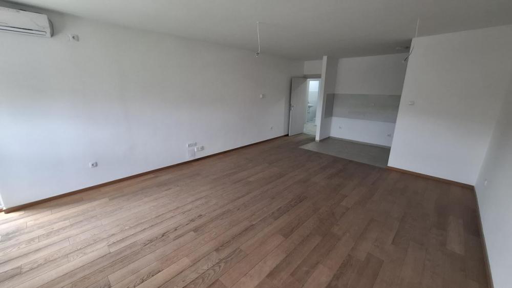 Slika 1 - Trosoban stan za izdavanje, 89m2, 700€