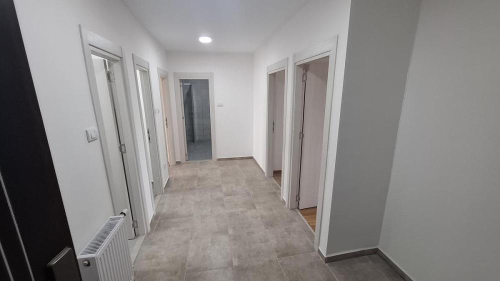 Slika 4 - Trosoban stan za izdavanje, 89m2, 700€