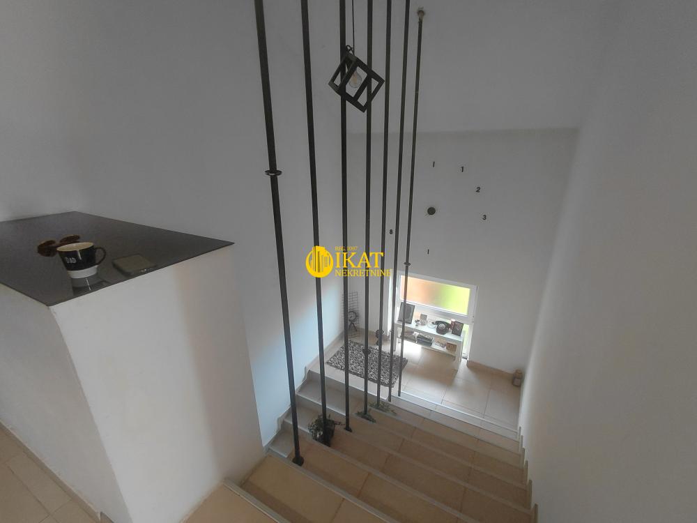 Slika 7 - Bekerelova,  Kuća na prodaju, 176m2, 339.000€