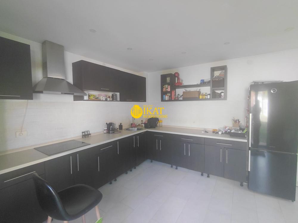 Slika 4 - Bekerelova,  Kuća na prodaju, 176m2, 339.000€