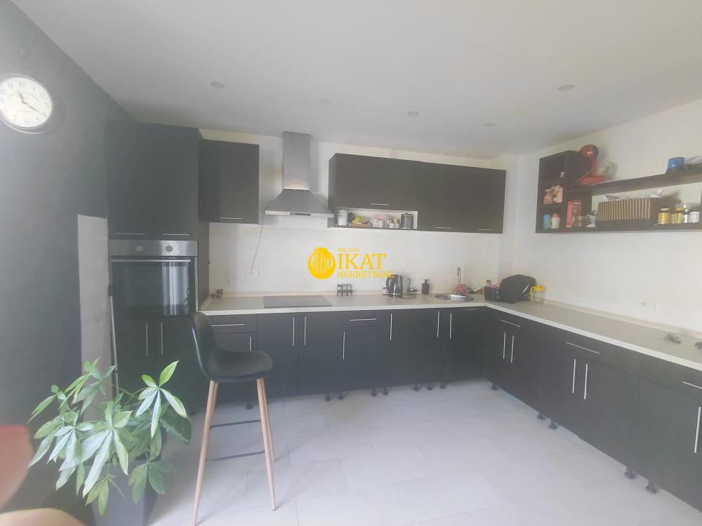 Slika 3 - Bekerelova,  Kuća na prodaju, 176m2, 339.000€