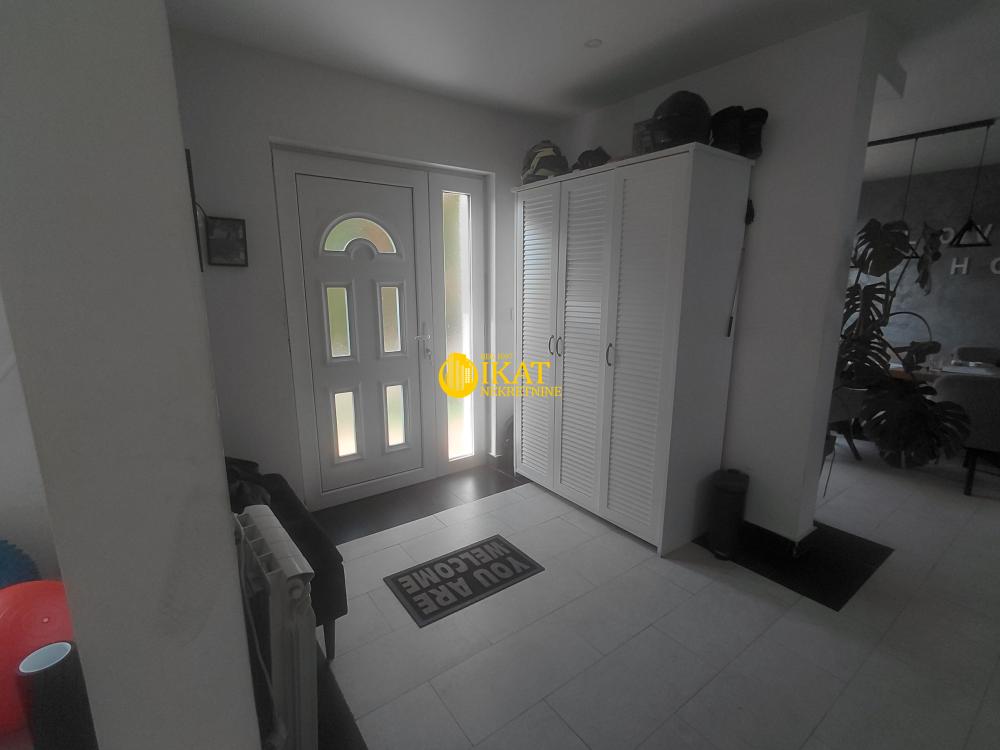 Slika 6 - Bekerelova,  Kuća na prodaju, 176m2, 339.000€