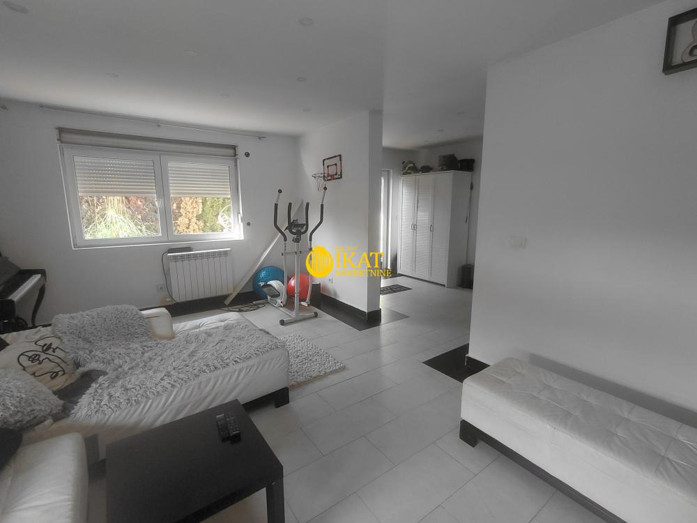 Slika 1 - Bekerelova,  Kuća na prodaju, 176m2, 339.000€