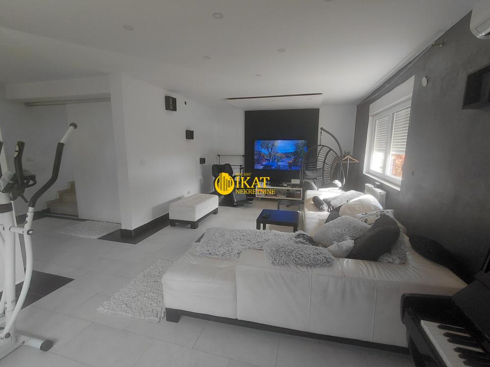 Slika 2 - Bekerelova,  Kuća na prodaju, 176m2, 339.000€