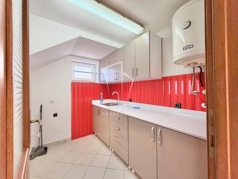 Slika 11 - Zrenjaninski put,  Lokal za izdavanje, 330m2, 3.300€
