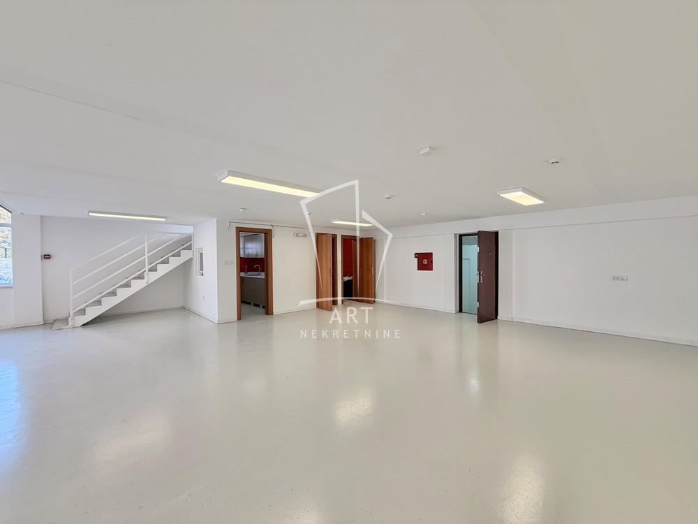 Slika 5 - Zrenjaninski put,  Lokal za izdavanje, 330m2, 3.300€