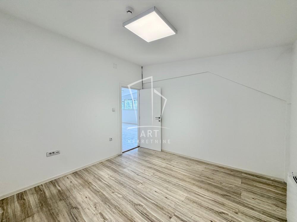 Slika 7 - Zrenjaninski put,  Lokal za izdavanje, 330m2, 3.300€
