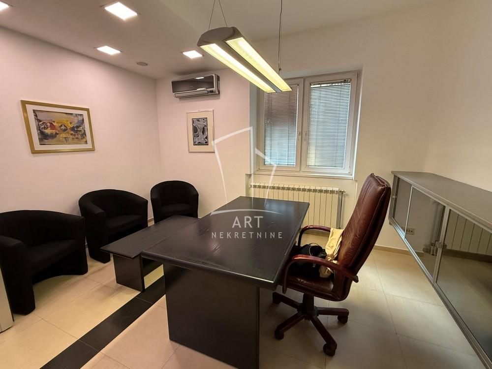 Slika 8 - Džordža Vašingtona,  Lokal za izdavanje, 34m2, 520€