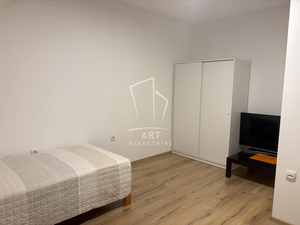 Slika 10 - Vladimira Rolovića, Četvorosoban stan za izdavanje, 87m2, 1.200€