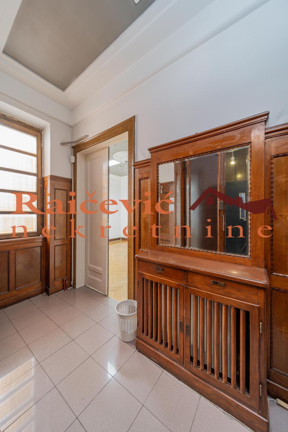 Slika 4 - Marsala Birjuzova, Šestoiposoban stan za izdavanje, 150m2, 2.000€