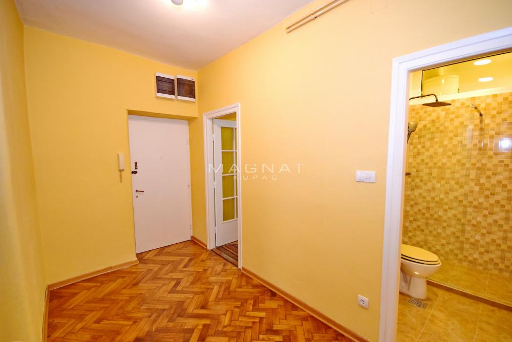 Slika 1 - Cetinjska, Četvorosoban stan na prodaju, 65m2, 315.000€