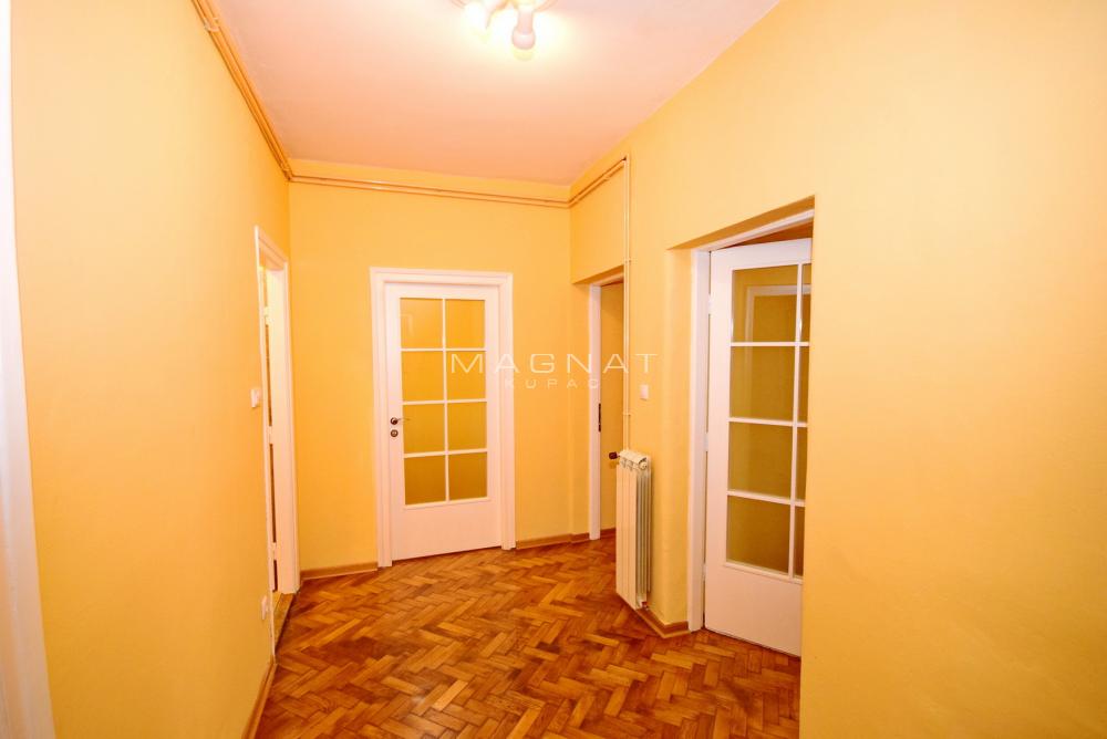 Slika 2 - Cetinjska, Četvorosoban stan na prodaju, 65m2, 315.000€