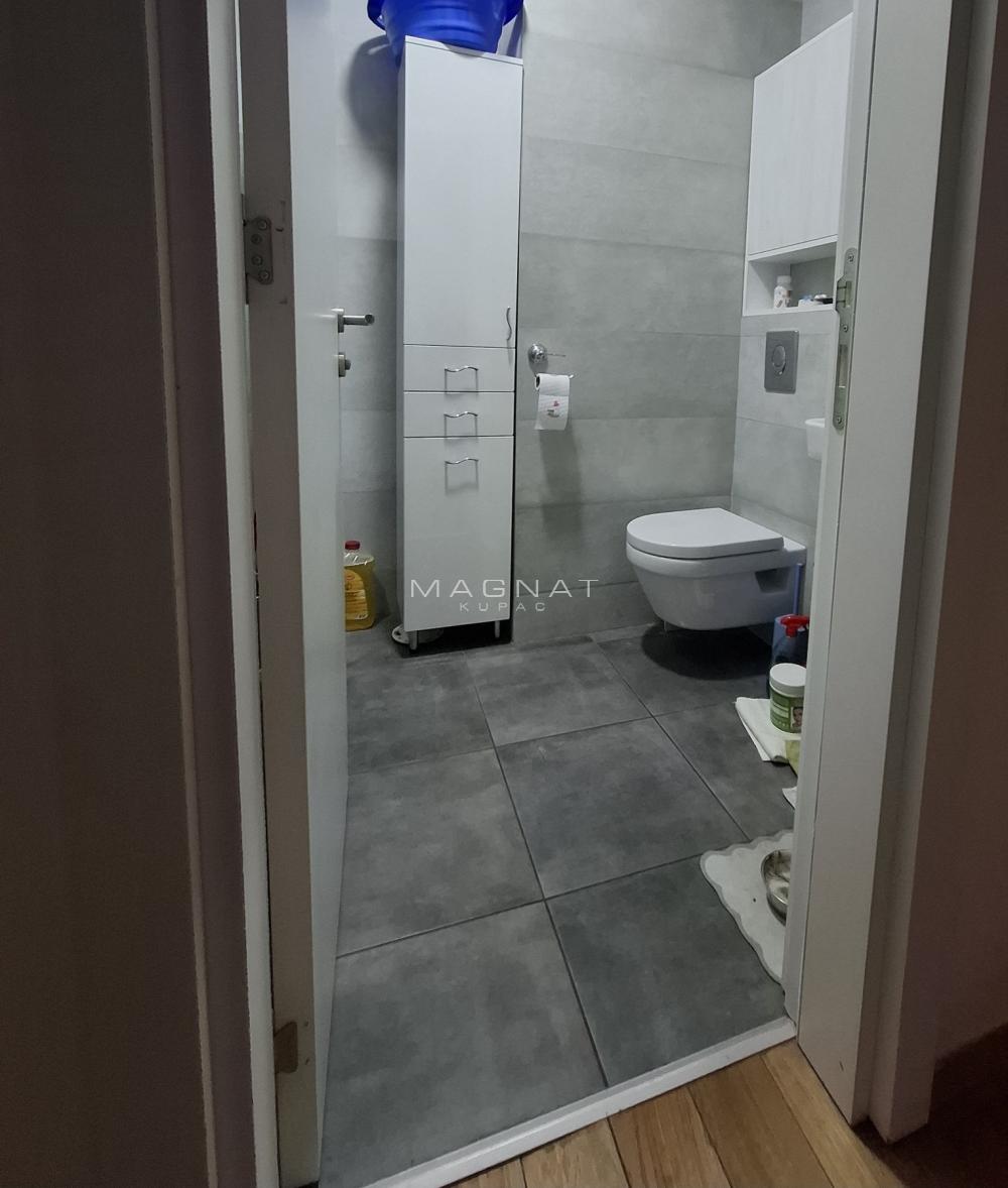 Slika 1 - Porodice Trajković, Četvorosoban stan na prodaju, 83m2, 273.000€