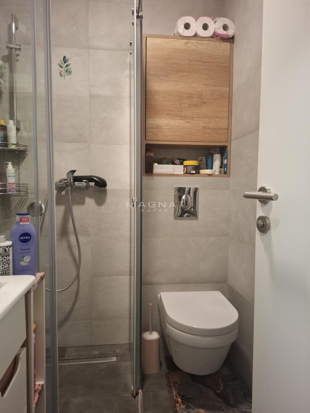 Slika 5 - Porodice Trajković, Četvorosoban stan na prodaju, 83m2, 273.000€