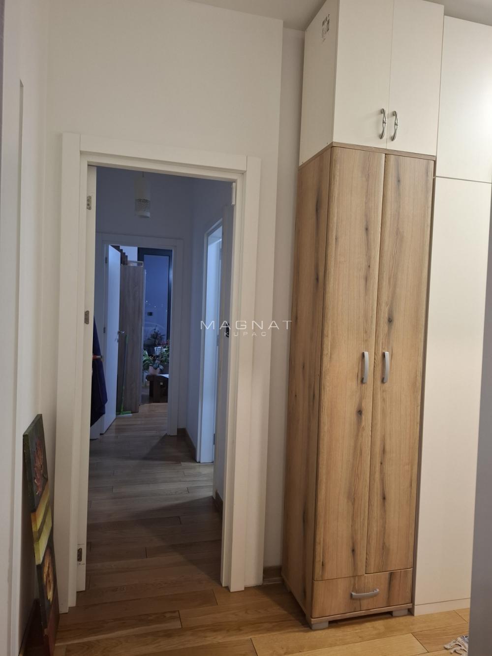 Slika 6 - Porodice Trajković, Četvorosoban stan na prodaju, 83m2, 273.000€