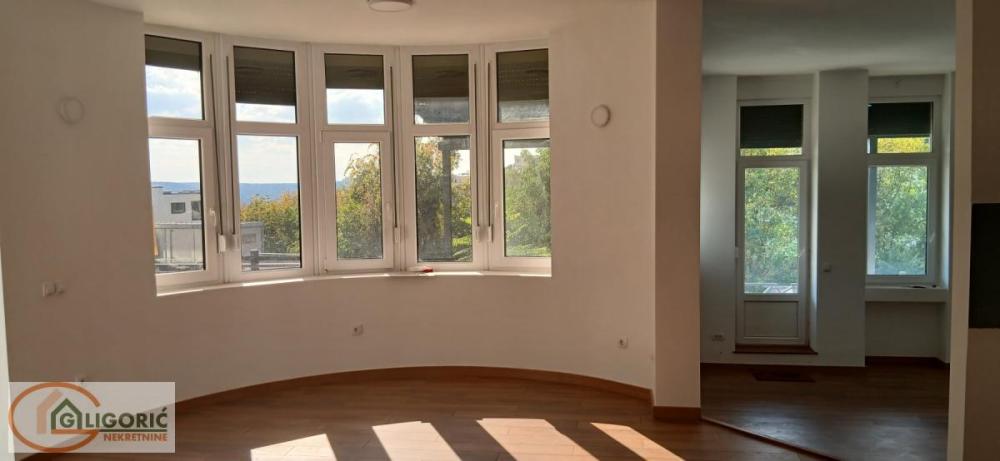 Slika 1 - Miće Orlovića, Četvorosoban stan na prodaju, 195m2, 695.000€