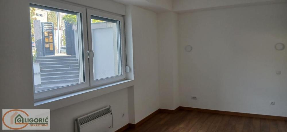 Slika 5 - Miće Orlovića, Četvorosoban stan na prodaju, 195m2, 695.000€