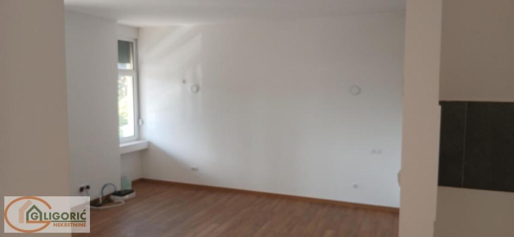 Slika 3 - Miće Orlovića, Četvorosoban stan na prodaju, 195m2, 695.000€