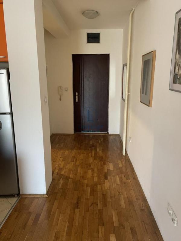 Slika 4 - Bulevar oslobođenja, Jednosoban stan za izdavanje, 35m2, 550€