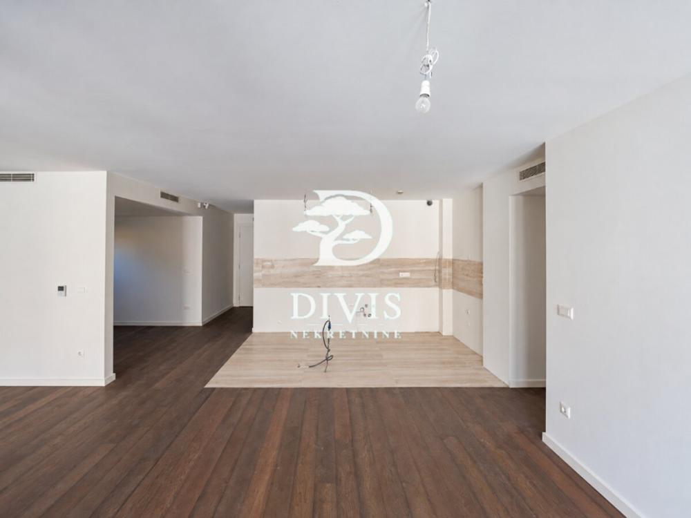 Slika 3 - Beogradska , Trosoban stan na prodaju, 130m2, 715.000€